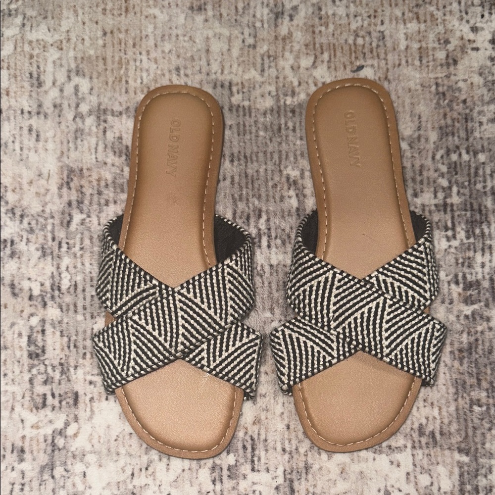 Old Navy Black and White Patterned Sandals